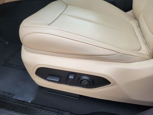 Used 2024 Jeep Grand Cherokee L Limited w/ Luxury Tech Group II image 8