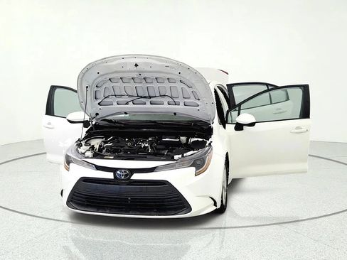 Used 2024 Toyota Corolla LE w/ LE Convenience Package FWD image 8