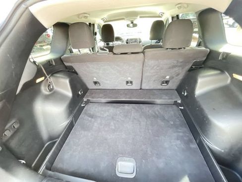 Used 2021 Jeep Cherokee Latitude FWD image 32