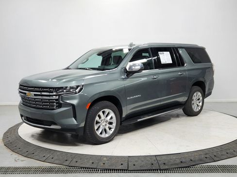 Used 2023 Chevrolet Suburban Premier image 3