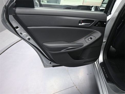 Used 2021 Toyota Avalon XSE image 15