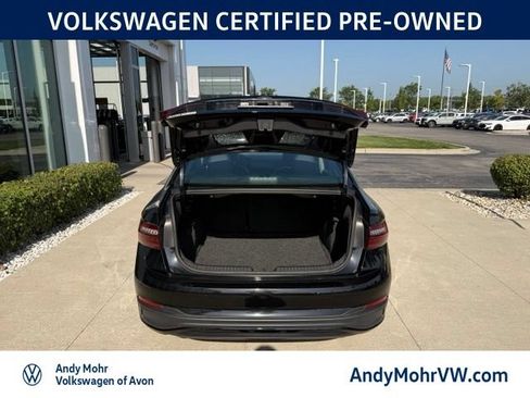 Used 2024 Volkswagen Jetta SE FWD image 9