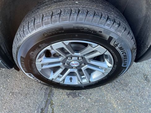 Used 2025 GMC Terrain Elevation image 32