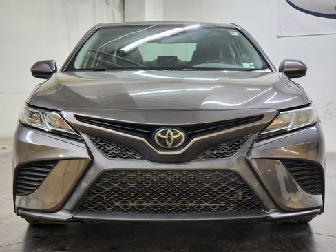 Used 2020 Toyota Camry SE FWD image 11