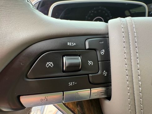 Used 2021 Cadillac Escalade ESV Premium Luxury Platinum AWD/4WD image 18