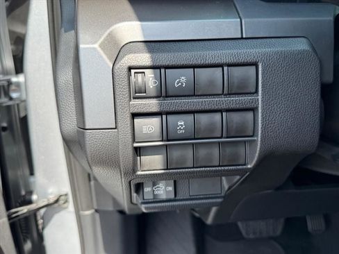 Used 2025 Toyota Tacoma SR5 AWD/4WD image 21