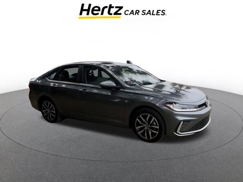 Used 2025 Volkswagen Jetta SE image 1