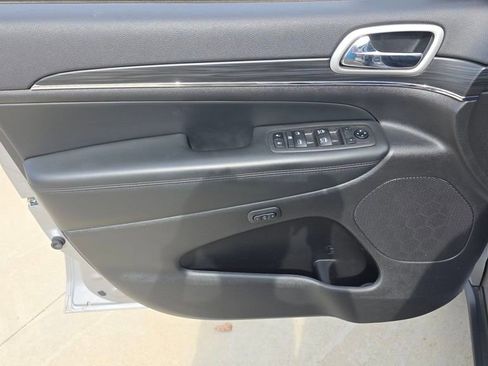 Used 2021 Jeep Grand Cherokee Limited image 24