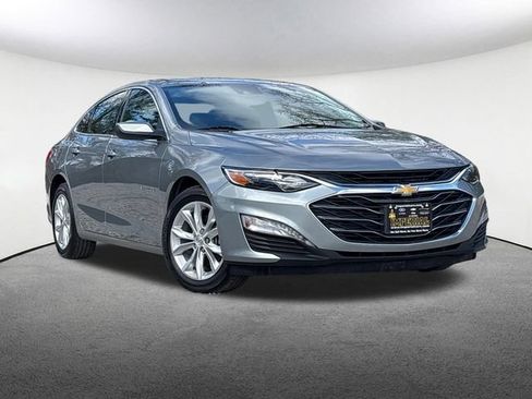 Used 2025 Chevrolet Malibu LT FWD image 2