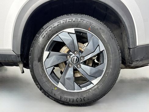 Used 2025 Nissan Rogue SV AWD/4WD image 29