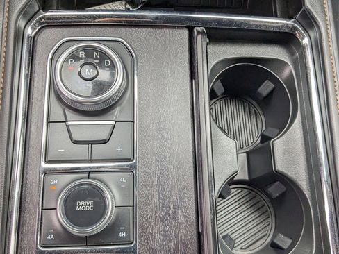 Used 2024 Ford Expedition Platinum image 16