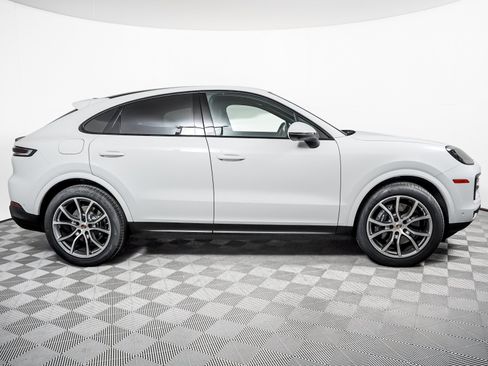 Certified 2025 Porsche Cayenne Coupe AWD/4WD image 9