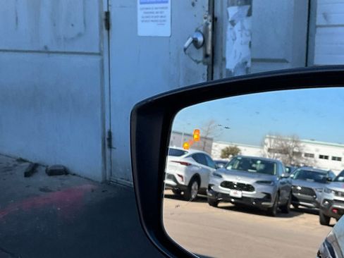 Used 2025 Nissan Versa SV image 17