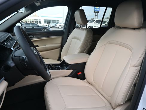 New 2026 Jeep Grand Cherokee Limited w/ Limited Altitude Package image 5