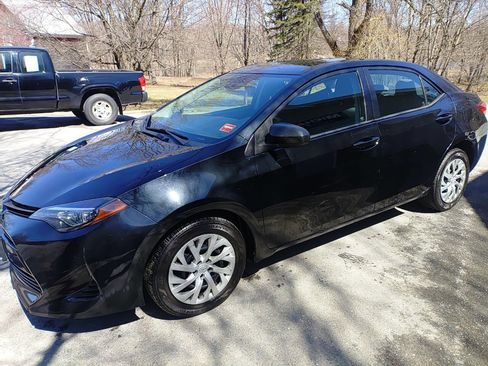 Used 2017 Toyota Corolla LE w/ Carpet Mat Package (TMS) image 2