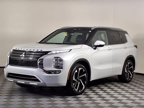 Used 2024 Mitsubishi Outlander SEL FWD image 3