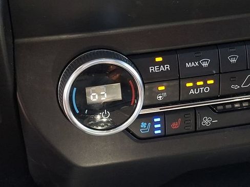 Used 2019 Ford Expedition Limited w/ Equipment Group 303A AWD/4WD image 22