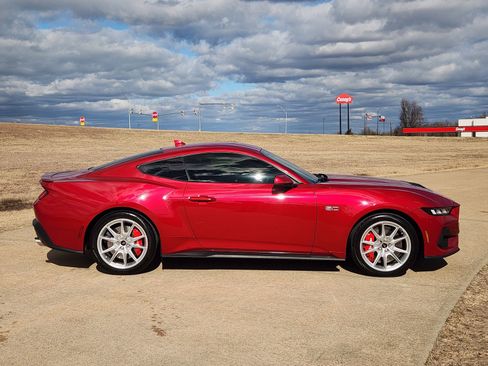 Used 2024 Ford Mustang GT Premium image 7