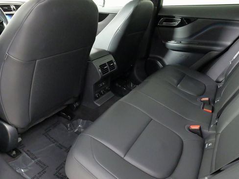 Used 2020 Jaguar F-PACE Premium image 39