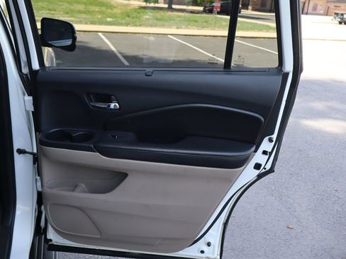 Used 2016 Honda Pilot Touring image 27