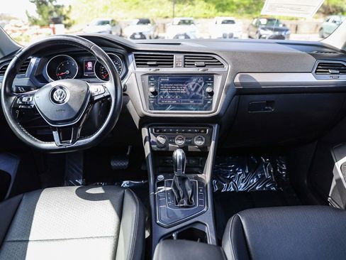 Used 2019 Volkswagen Tiguan SE w/ Panoramic Sunroof Package FWD image 12