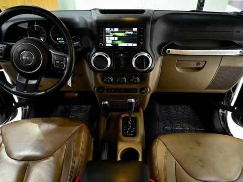 Used 2017 Jeep Wrangler Unlimited Rubicon w/ Dual Top Group image 13