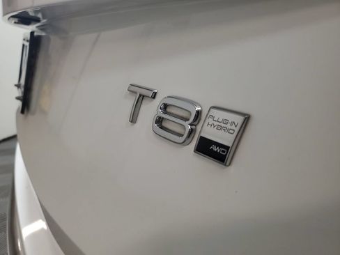 Certified 2025 Volvo XC90 T8 Core AWD/4WD image 9