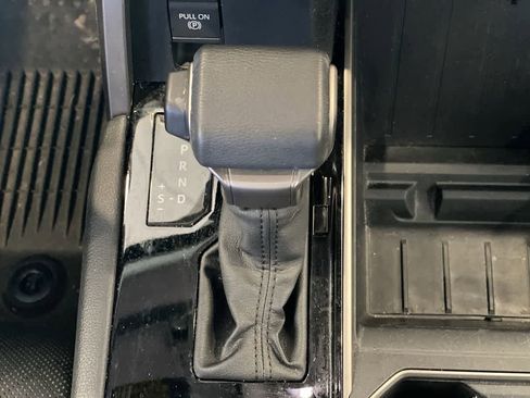 Used 2024 Toyota Tundra Limited AWD/4WD image 22