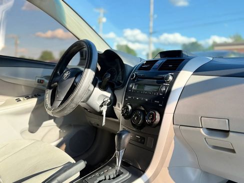 Used 2012 Toyota Corolla L FWD image 36