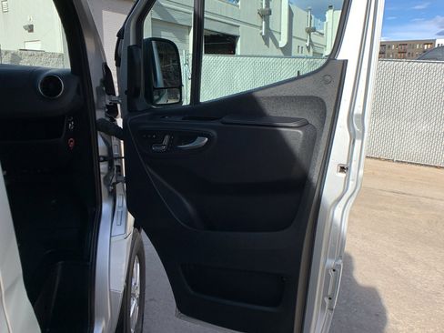 Used 2022 Mercedes-Benz Sprinter 2500 image 20