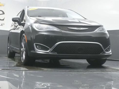 Used 2019 Chrysler Pacifica Limited w/ Advanced Safetytec Group image 3