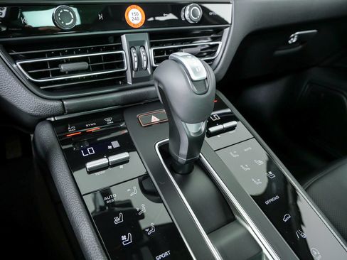 New 2026 Porsche Macan AWD/4WD image 19