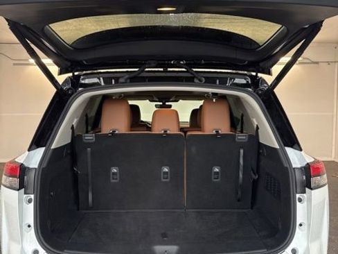 Certified 2025 Nissan Pathfinder Platinum w/ Black Appearance Package FWD image 32