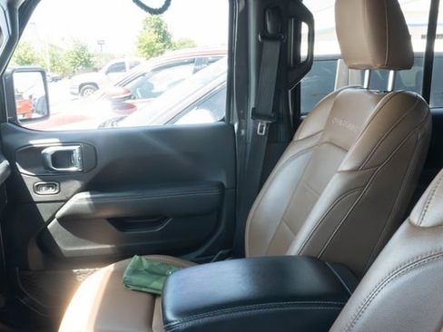 Used 2020 Jeep Gladiator Overland AWD/4WD image 6