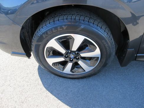 Used 2017 Subaru Forester 2.5i Limited AWD/4WD image 14