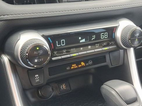 Used 2025 Toyota RAV4 XLE image 16