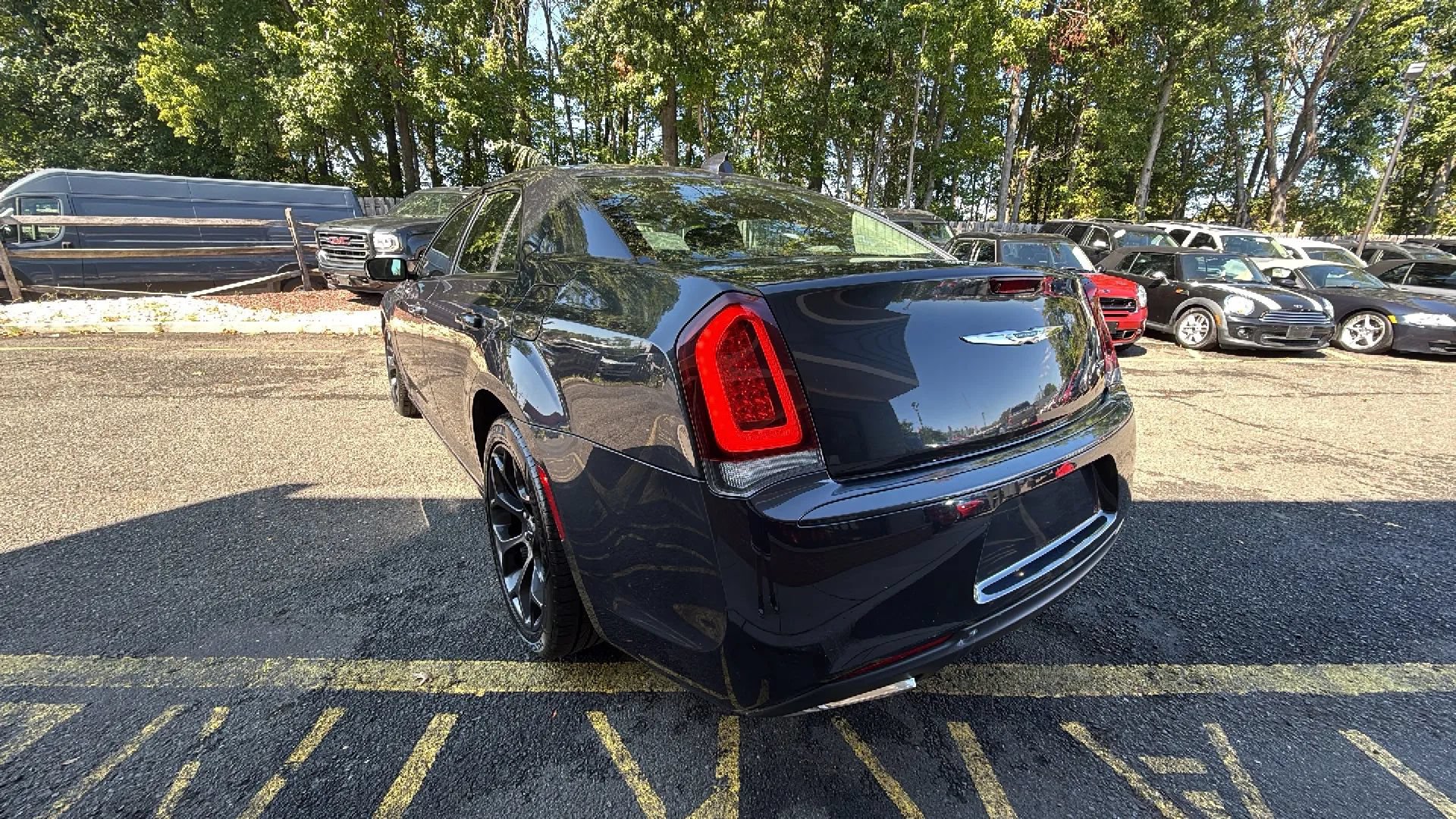 Used 2019 Chrysler 300 Touring w/ Sport Appearance Package RWD image 4