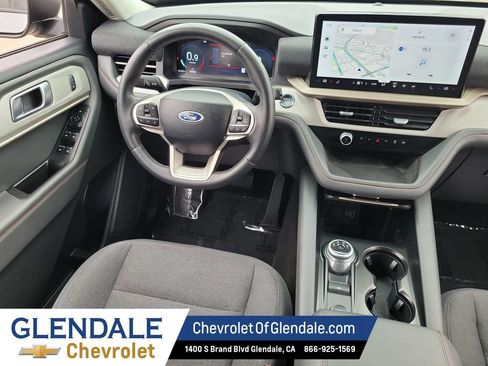 Used 2025 Ford Explorer Active RWD image 23