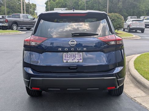 Used 2025 Nissan Rogue SV FWD image 6