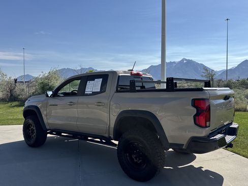 Used 2024 Chevrolet Colorado ZR2 w/ ZR2 Convenience Package III AWD/4WD image 3