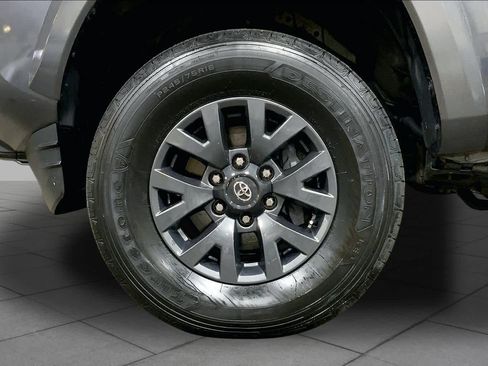 Used 2023 Toyota Tacoma SR5 AWD/4WD image 11