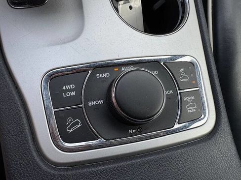 Used 2015 Jeep Grand Cherokee Overland AWD/4WD image 52