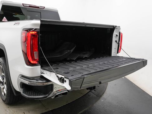 Used 2023 GMC Sierra 1500 SLT AWD/4WD image 9