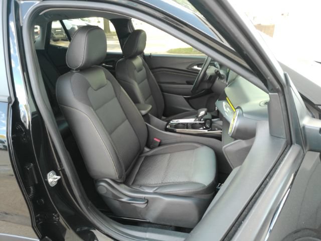 Used 2026 Chevrolet Trax LT w/ Sunroof Package FWD image 19