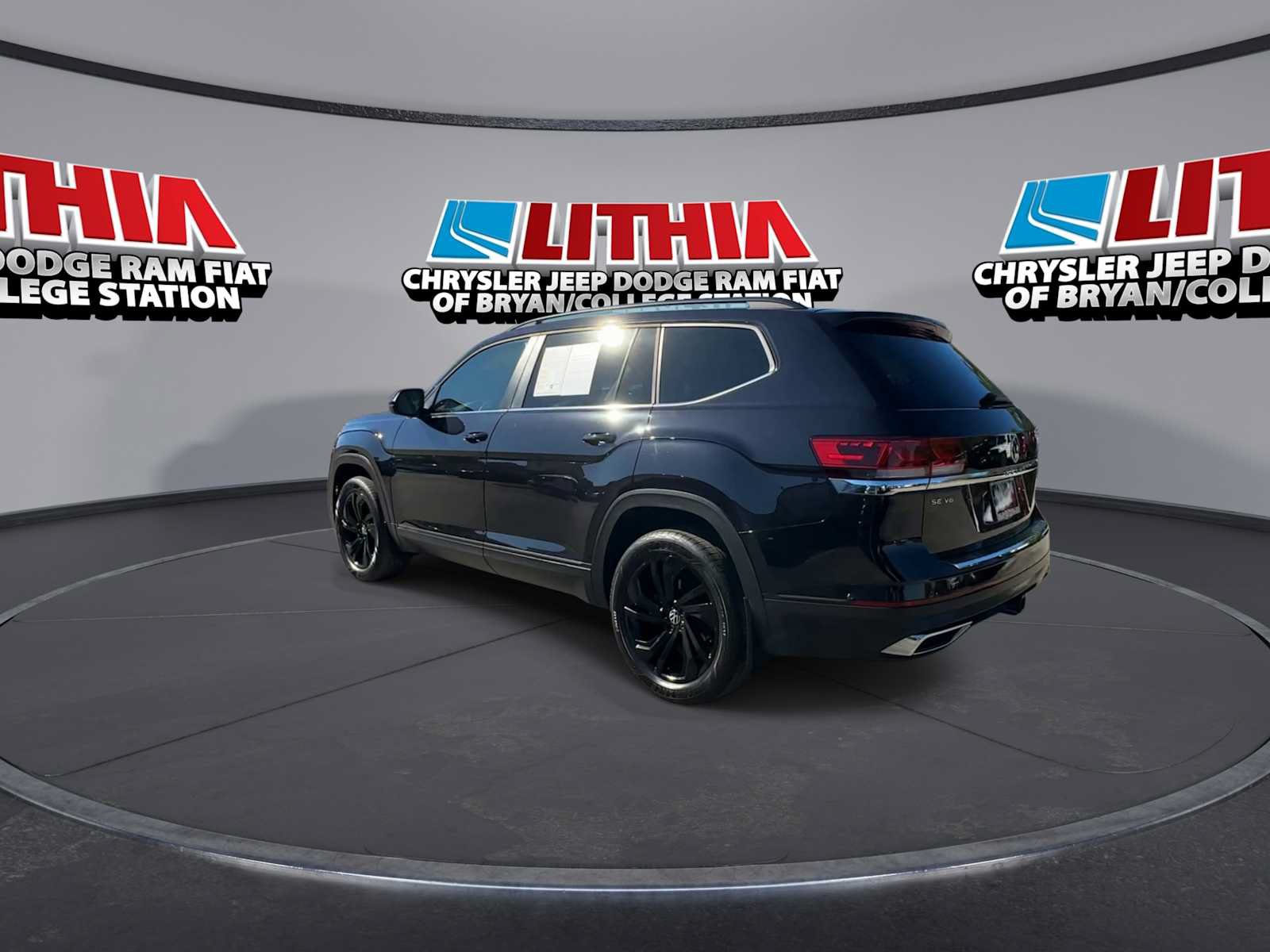 Used 2022 Volkswagen Atlas SE w/ Panoramic Sunroof Package AWD/4WD image 6