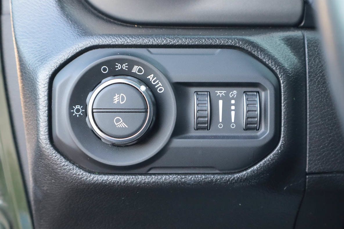Used 2022 Jeep Gladiator Sport AWD/4WD image 17