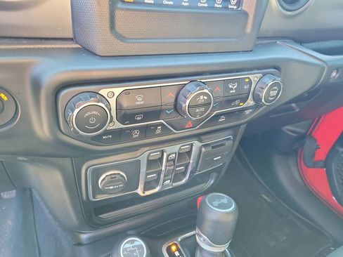 Used 2021 Jeep Wrangler Unlimited Sport image 22