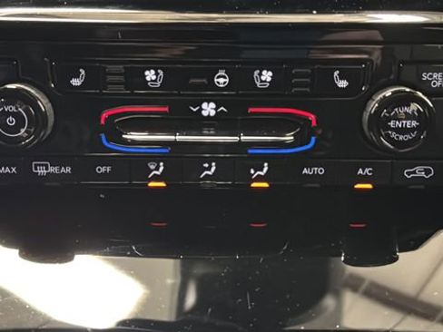 Used 2024 Jeep Grand Cherokee L Limited w/ Luxury Tech Group II image 18