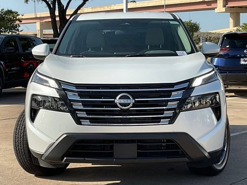 Used 2025 Nissan Rogue SV FWD image 2