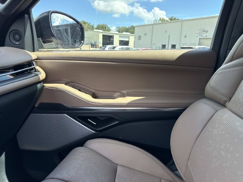 New 2027 Lincoln Navigator Black Label AWD/4WD image 24